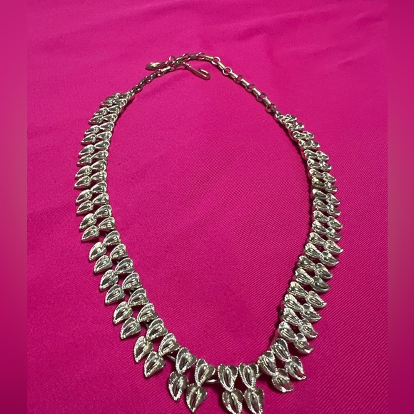 Vintage - Coro  Silver Tone -Neclkace - Picture 4 of 13